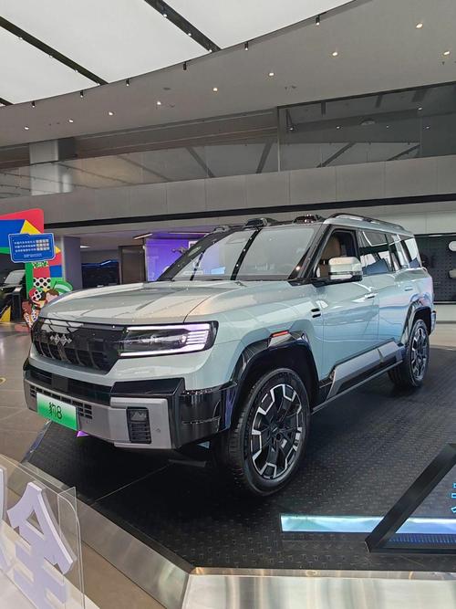 重庆213比亚迪方程豹硬派越野的爆款，英菲尼迪35周年与你共成长